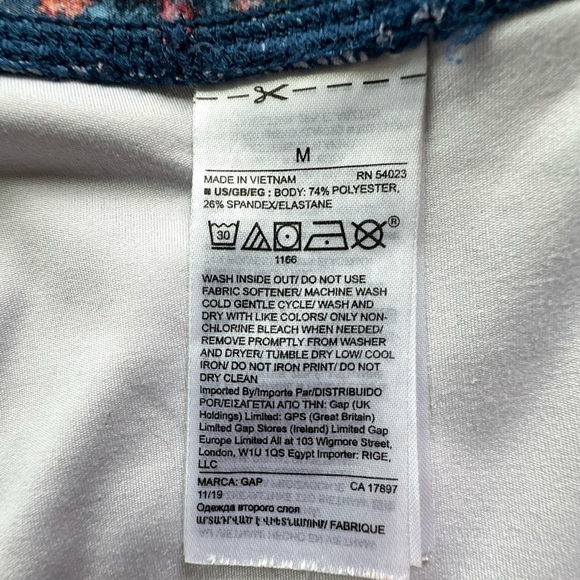 GAP FIT NWOT ECLIPSE HIGH RISE CROPPED LEGGINGS BLUE PINK WHITE | MEDIUM - Picture 8 of 9